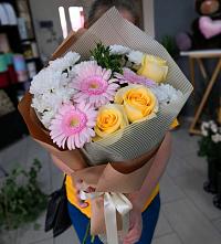 Букет цветов из:  Герберы, Розы и Хризантемы в Кирсанове