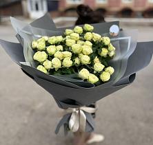 Букет Белые кустовые розы Солинеро в Кирсанове